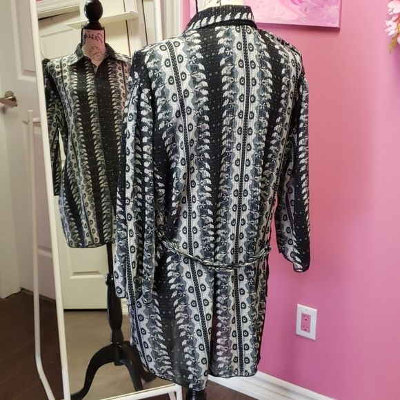 NWOT 💟 Casa Donna Long Button Shirt Blouse Top - Picture 3 of 13